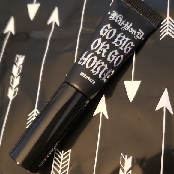 MINI KVD VEGAN BEAUTY GO BIG OR GO HOME MASCARA. - Picture 8 of 8